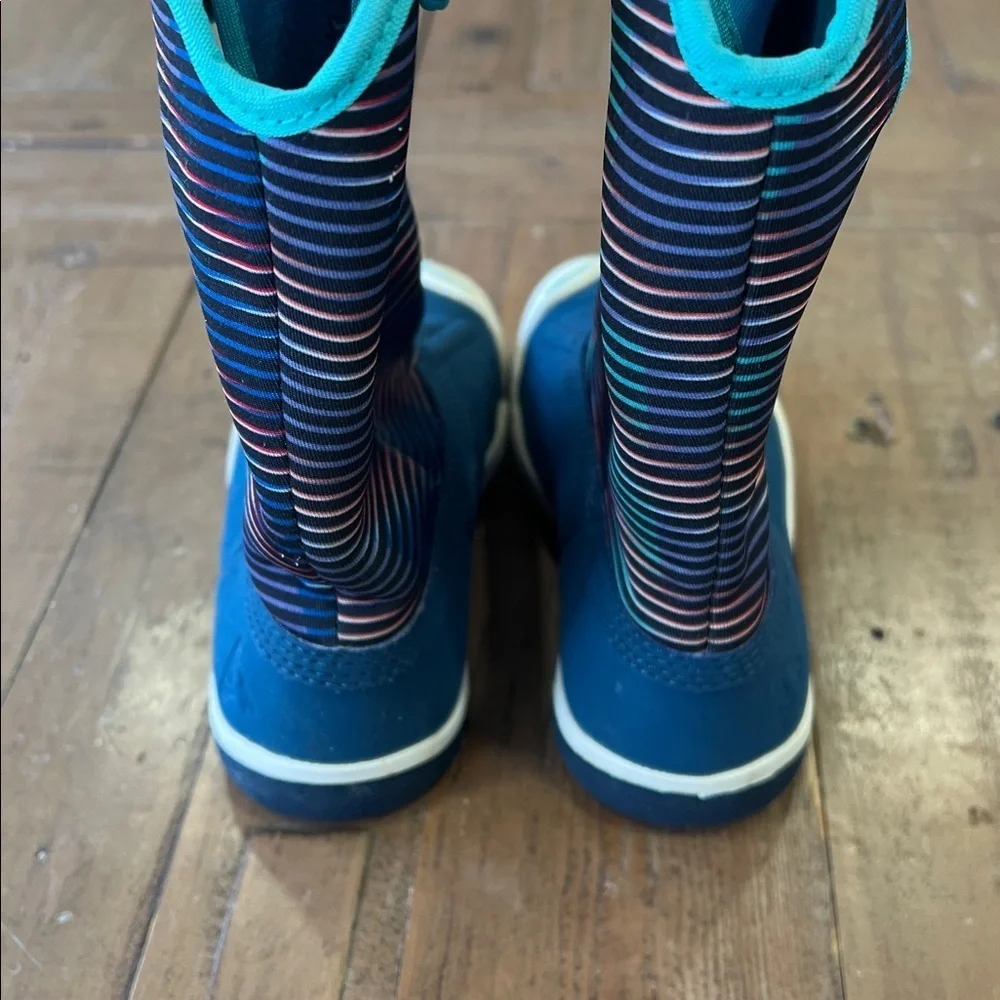 Plae Thandi titanium quartz waterproof winter boots kids size 8 blue stripes